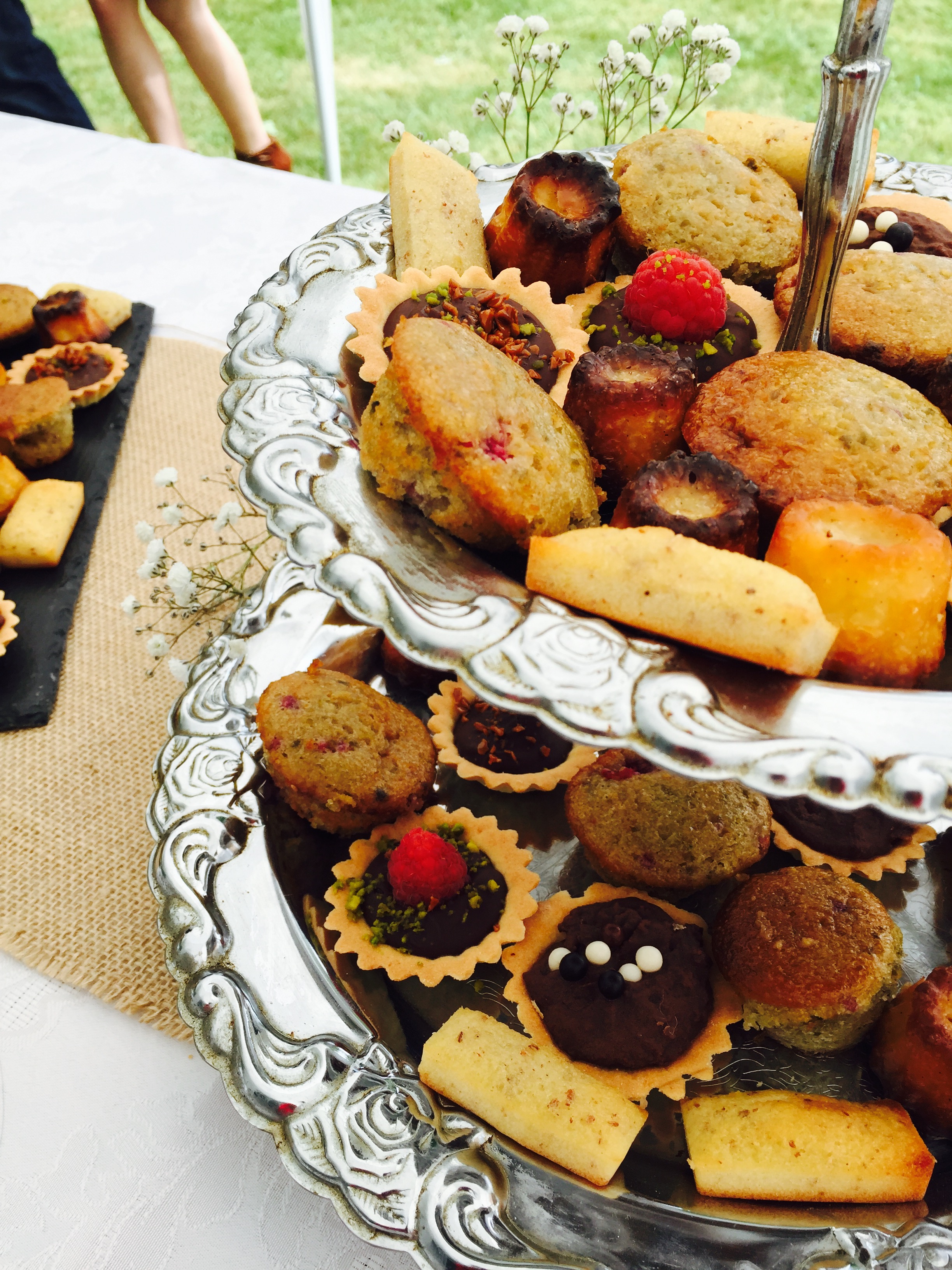 Présentoir à petits fours sucrés