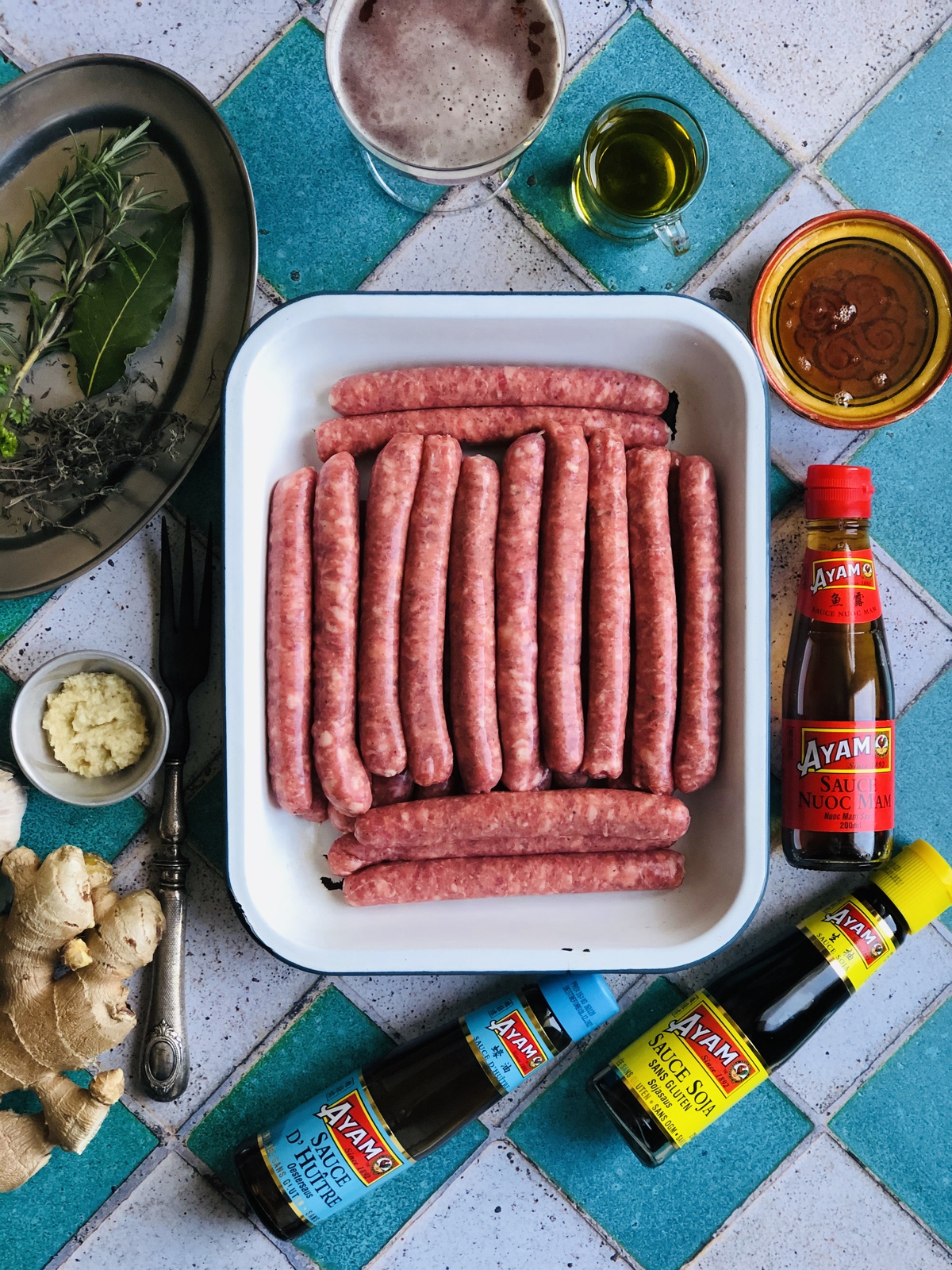 Recette de saucisses fraîches aux herbes et poivre - Tom Press